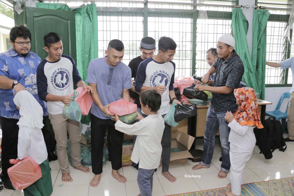 Rayakan HUT ke-68 PSMS bersama Anak Yatim, Ini Harapan Djajang Nurdjaman